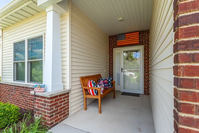 5843 Danielle Drive, Bettendorf, IA 52722