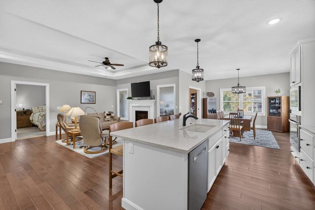5843 Danielle Drive, Bettendorf, IA 52722