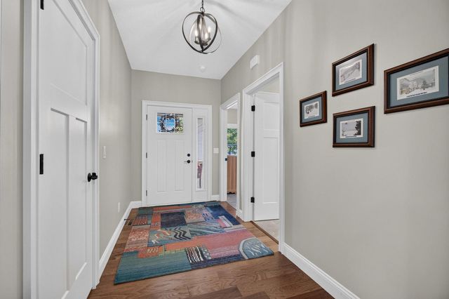 5843 Danielle Drive, Bettendorf, IA 52722