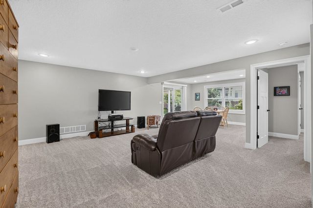 5843 Danielle Drive, Bettendorf, IA 52722