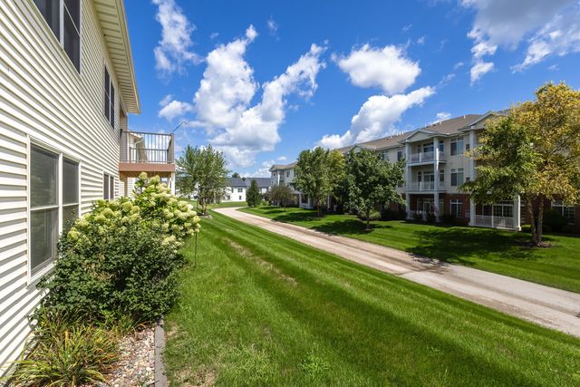 5843 Danielle Drive, Bettendorf, IA 52722