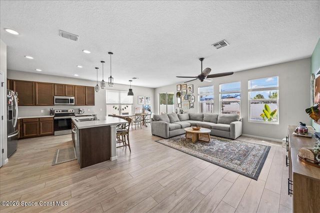 524 Corbin Circle SW, Palm Bay, FL 32908