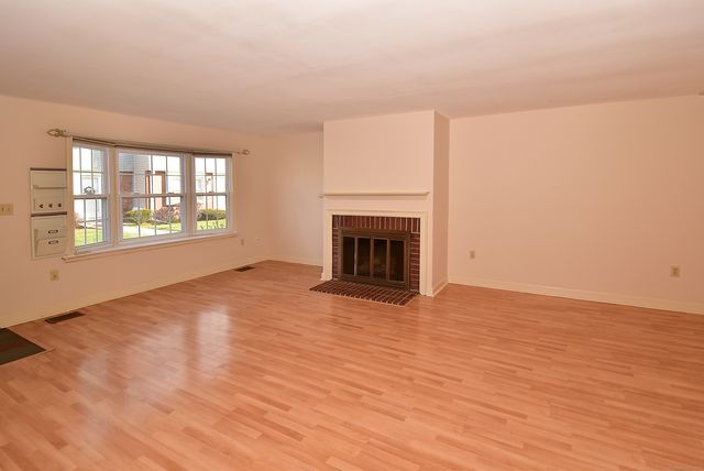 7 Barrington Drive APT C, Wethersfield, CT 06109