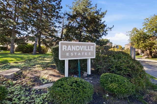 1130 E Randville Drive 1B, Palatine, IL 60074