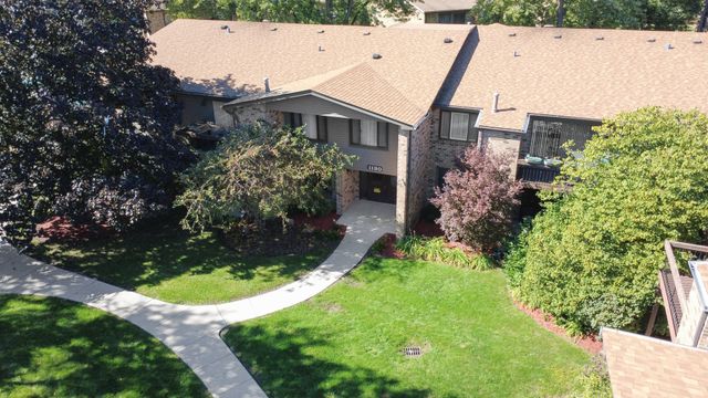 1130 E Randville Drive 1B, Palatine, IL 60074