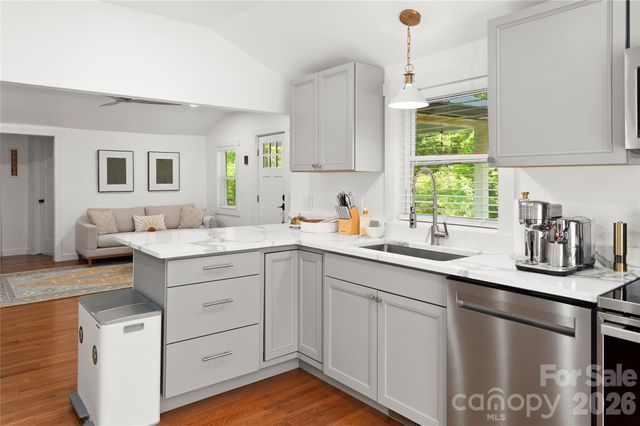121 Sugar Cove Road, Weaverville, NC 28787