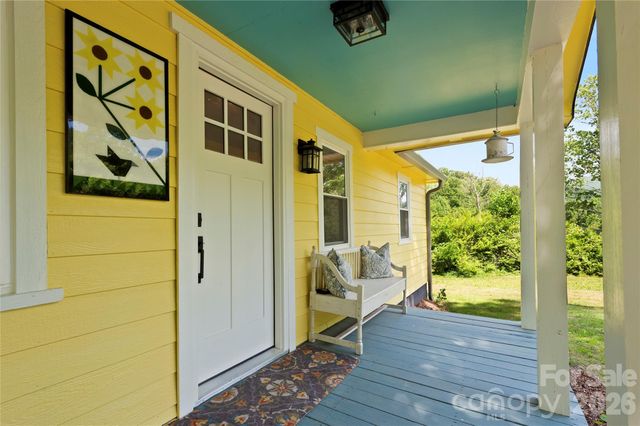 121 Sugar Cove Road, Weaverville, NC 28787