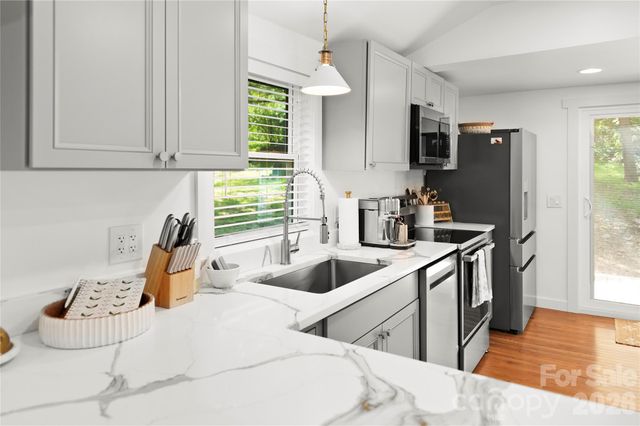 121 Sugar Cove Road, Weaverville, NC 28787
