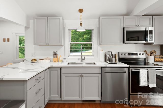 121 Sugar Cove Road, Weaverville, NC 28787
