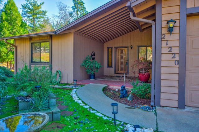 21220 Oakwood Ln, Foresthill, CA 95631