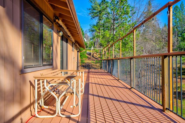 21220 Oakwood Ln, Foresthill, CA 95631