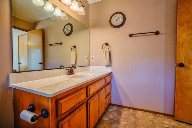 21220 Oakwood Ln, Foresthill, CA 95631