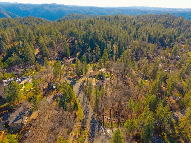 21220 Oakwood Ln, Foresthill, CA 95631