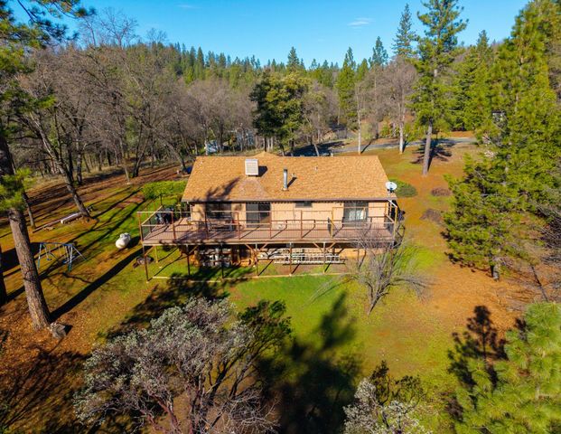 21220 Oakwood Ln, Foresthill, CA 95631