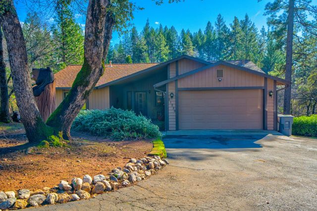 21220 Oakwood Ln, Foresthill, CA 95631