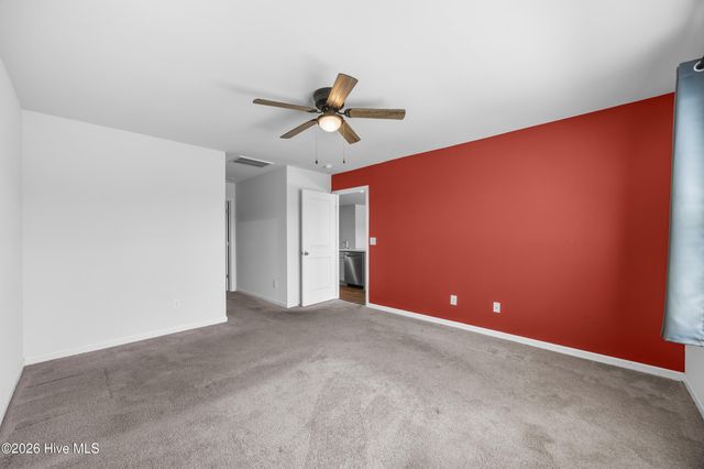 562 Draymore Drive NE, Leland, NC 28451