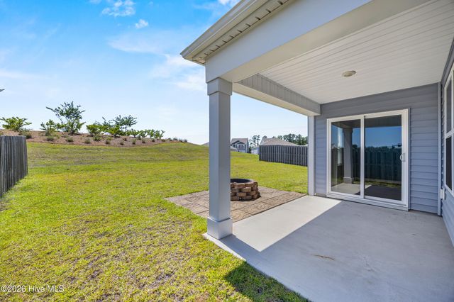 562 Draymore Drive NE, Leland, NC 28451