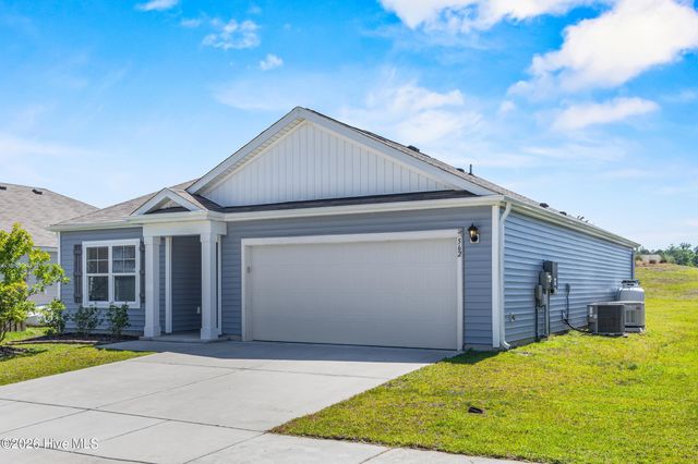 562 Draymore Drive NE, Leland, NC 28451