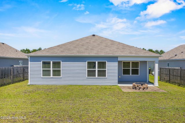 562 Draymore Drive NE, Leland, NC 28451