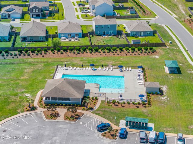 562 Draymore Drive NE, Leland, NC 28451
