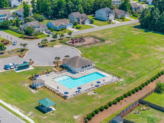 562 Draymore Drive NE, Leland, NC 28451
