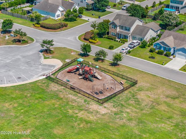 562 Draymore Drive NE, Leland, NC 28451