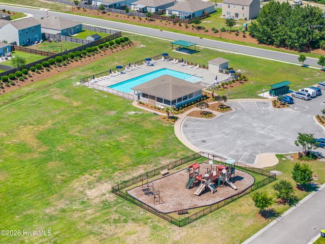 562 Draymore Drive NE, Leland, NC 28451