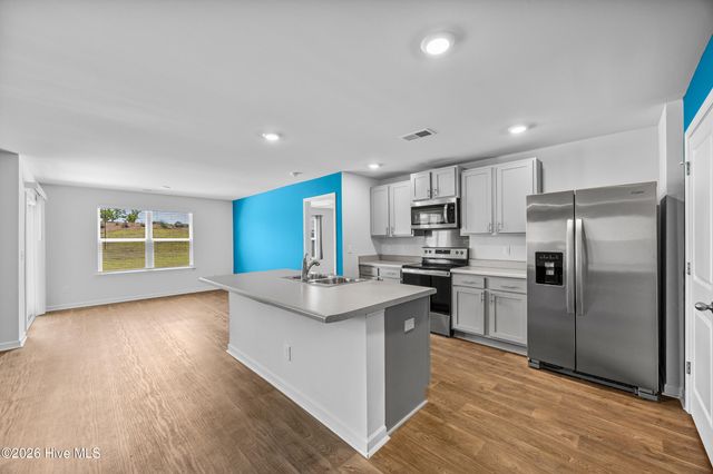 562 Draymore Drive NE, Leland, NC 28451