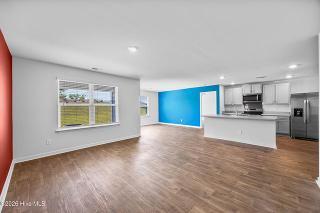 562 Draymore Drive NE, Leland, NC 28451