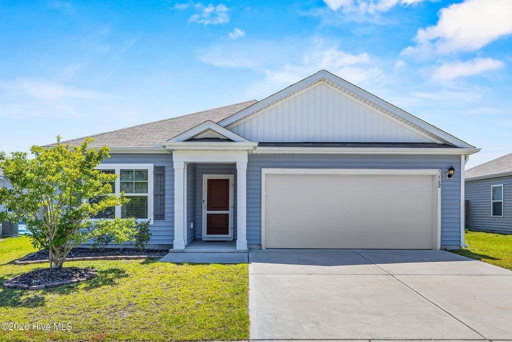 562 Draymore Drive NE, Leland, NC 28451