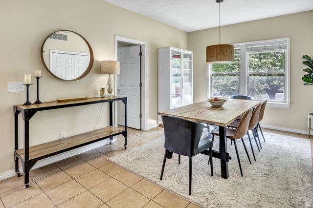 4212 W LAKE BRIDGE DR, South Jordan, UT 84095