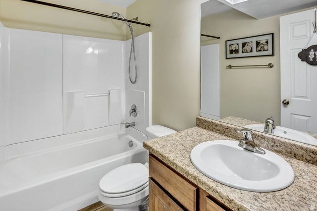 4212 W LAKE BRIDGE DR, South Jordan, UT 84095