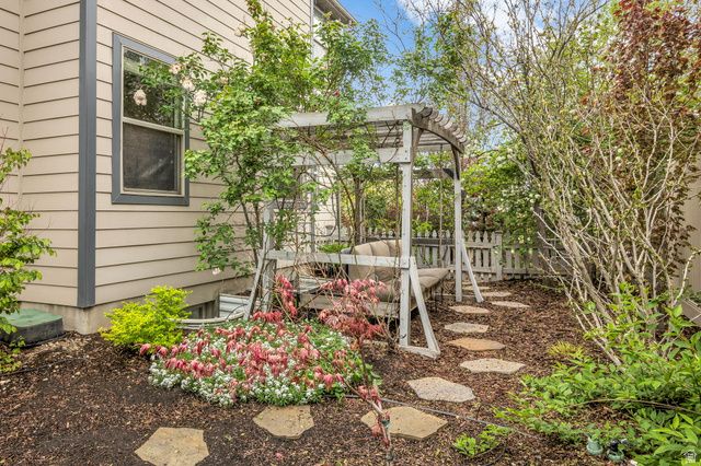 4212 W LAKE BRIDGE DR, South Jordan, UT 84095