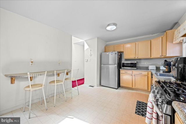 8 MEADOWS EDGE DR, Cape May Court House, NJ 08210