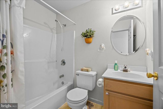 8 MEADOWS EDGE DR, Cape May Court House, NJ 08210