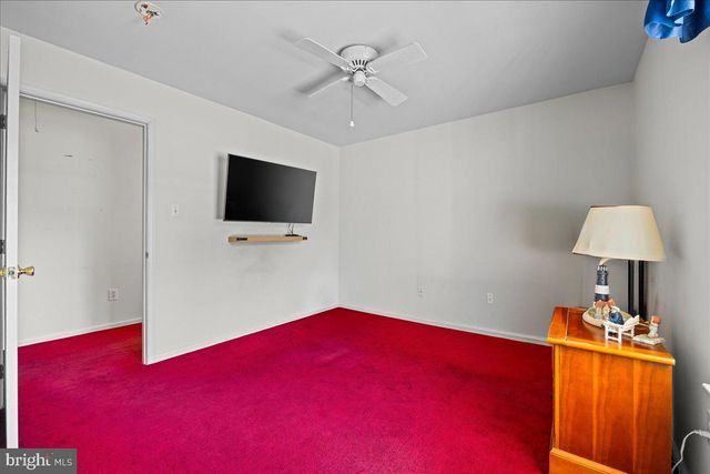 8 MEADOWS EDGE DR, Cape May Court House, NJ 08210