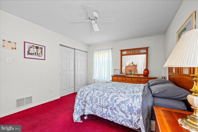 8 MEADOWS EDGE DR, Cape May Court House, NJ 08210