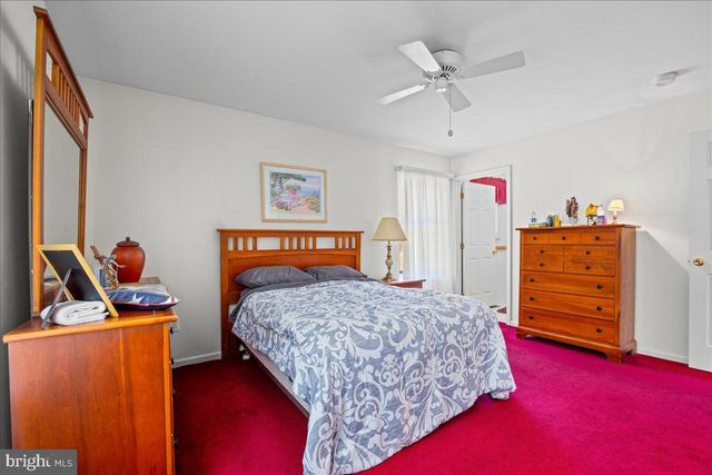 8 MEADOWS EDGE DR, Cape May Court House, NJ 08210