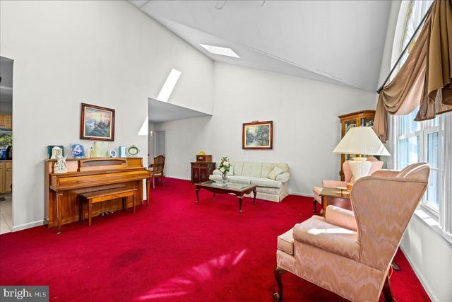 8 MEADOWS EDGE DR, Cape May Court House, NJ 08210