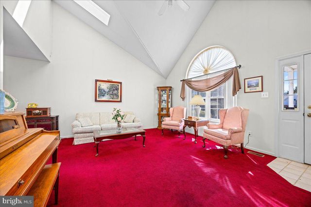 8 MEADOWS EDGE DR, Cape May Court House, NJ 08210