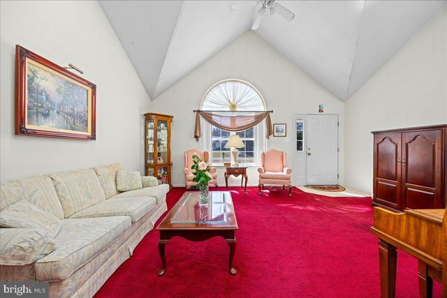 8 MEADOWS EDGE DR, Cape May Court House, NJ 08210