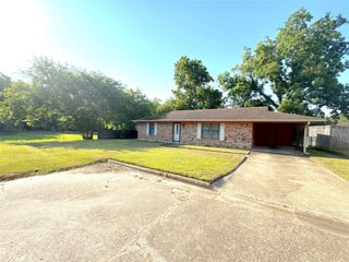 102 Holly Park Street, Mount Vernon, TX 75457