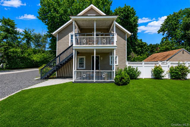 22 Locust Avenue, Glen Head, NY 11545