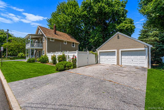 22 Locust Avenue, Glen Head, NY 11545