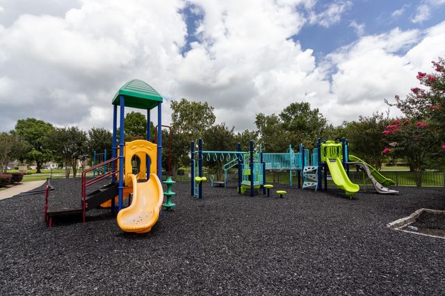 1300 Bowen Drive, League City, TX 77573