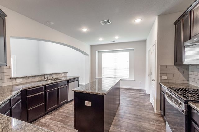 1300 Bowen Drive, League City, TX 77573
