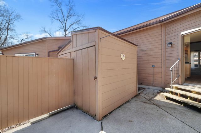 1714 Earthstone Drive 28, Valparaiso, IN 46383