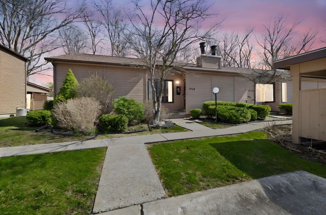 1714 Earthstone Drive 28, Valparaiso, IN 46383