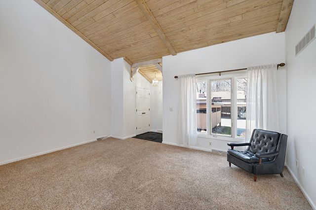 1714 Earthstone Drive 28, Valparaiso, IN 46383