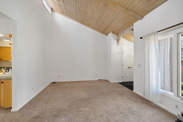 1714 Earthstone Drive 28, Valparaiso, IN 46383